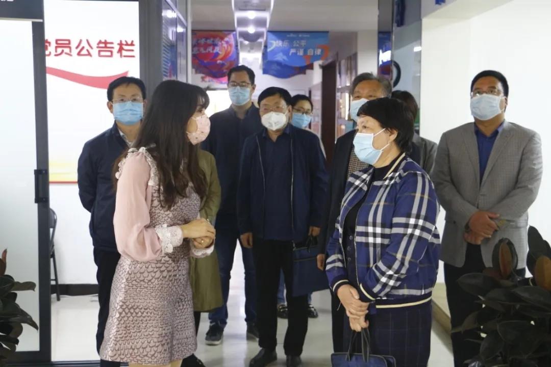 市人大財經(jīng)委員會副主任委員、市人大常委會財經(jīng)工委主任 衛(wèi)華平一行蒞臨洛陽青峰進行復工復產(chǎn)情況工作指導！